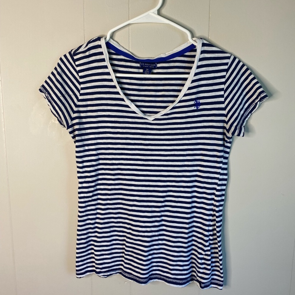 Fitted striped US Polo Assn. short sleeve.